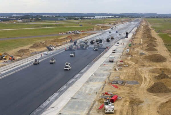 GEOFIT est intervenu pour réaliser un relevé LiDAR dynamique des pistes 3 et 4 de l'Aéroport de Paris-Orly, en amont des travaux.