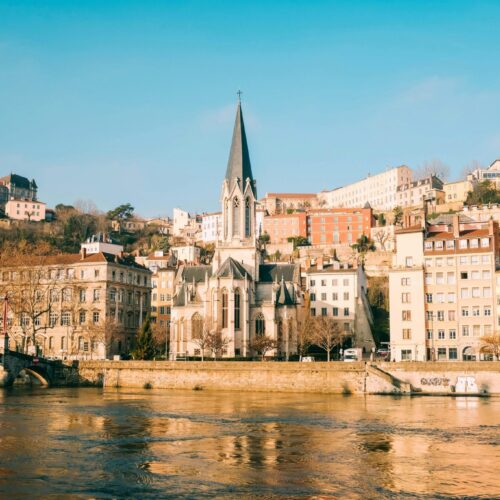 GEOFIT et SINTEGRA ont effectué des acquisitions aériennes du Grand Lyon. IGO, quant à elle, en a réalisé sa modélisation 3D.