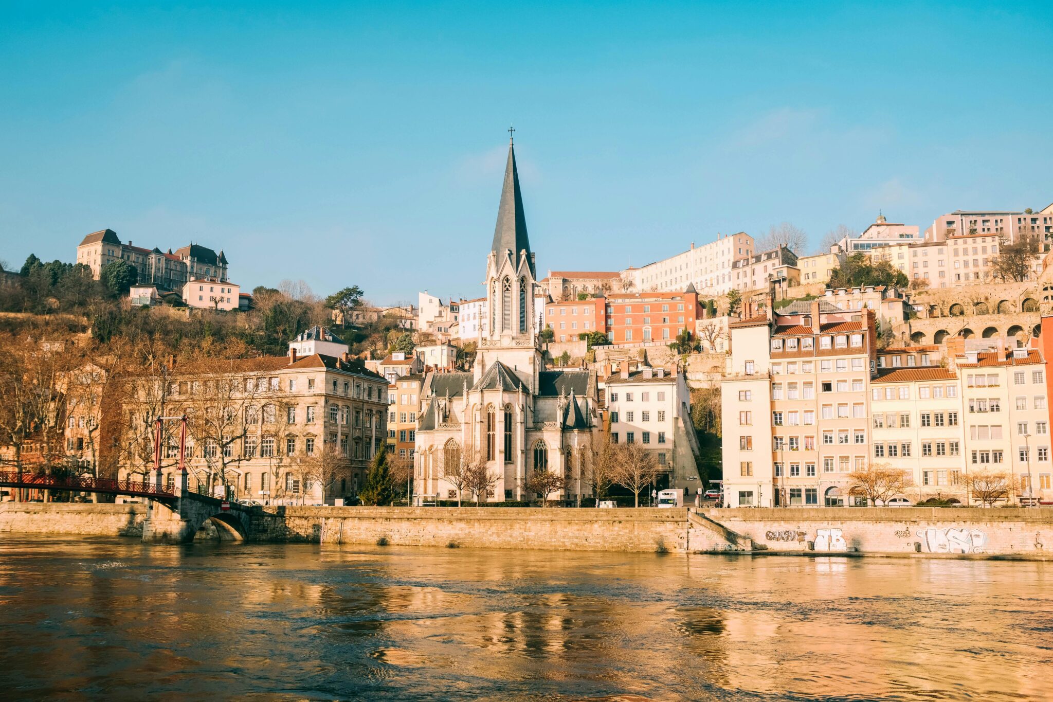 GEOFIT et SINTEGRA ont effectué des acquisitions aériennes du Grand Lyon. IGO, quant à elle, en a réalisé sa modélisation 3D.