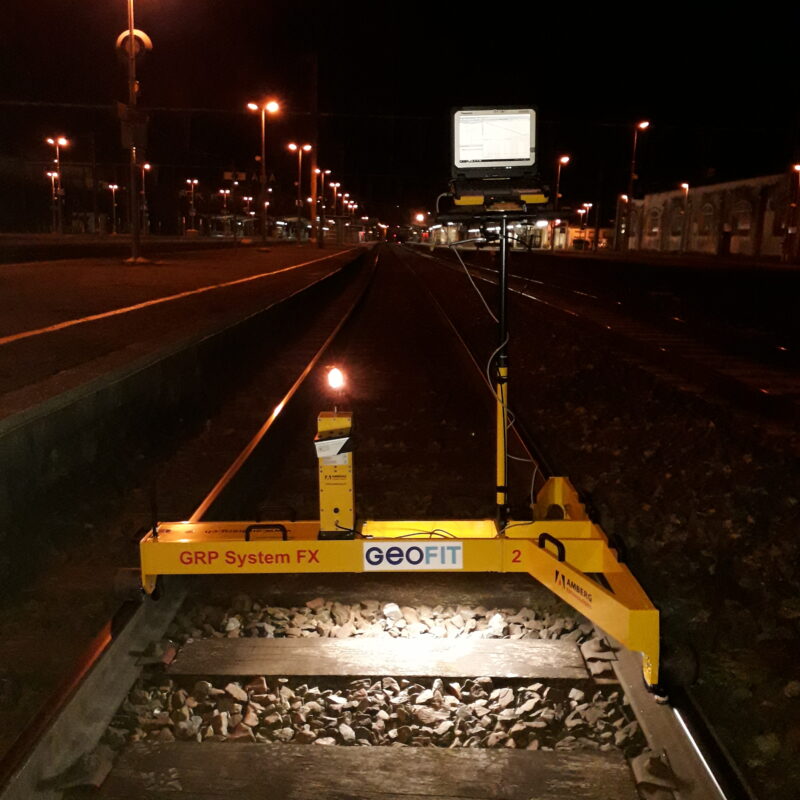 Chariot ferroviaire GRP3000 pour effectuer des mesures sur les rails de train.